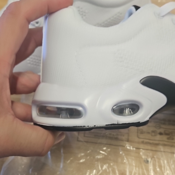 Women's White Athletic Shoes, Size 40 - Picture 5 of 9